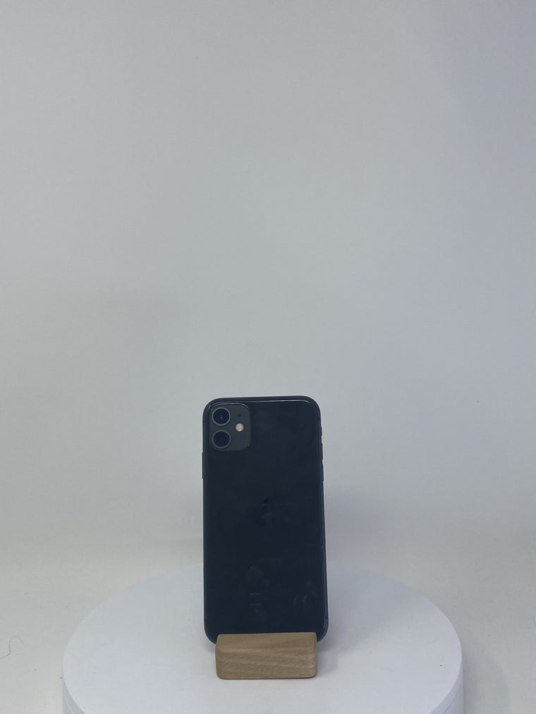 iPhone 11 (2019) - 64 GB - Black - Cellular Magician Cell Phone Certified