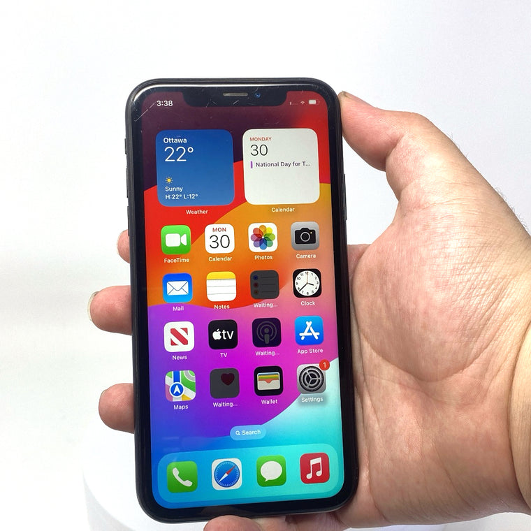 iPhone XR (2018) - 64 GB - Black - Cellular Magician Cell Phone Certified