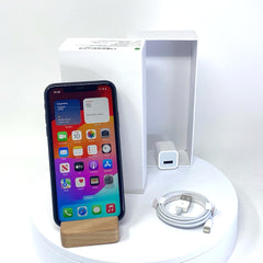 iPhone 11 (2019) - 64 GB - Black - Cellular Magician Cell Phone Certified