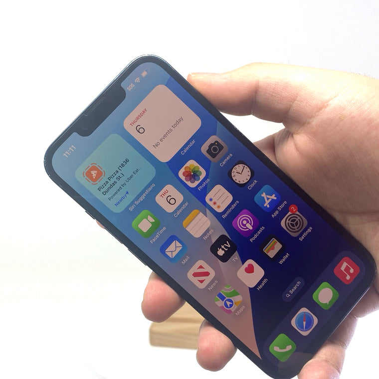 iPhone 13 (2021) - 256 GB - Midnight - Cellular Magician Cell Phone Certified
