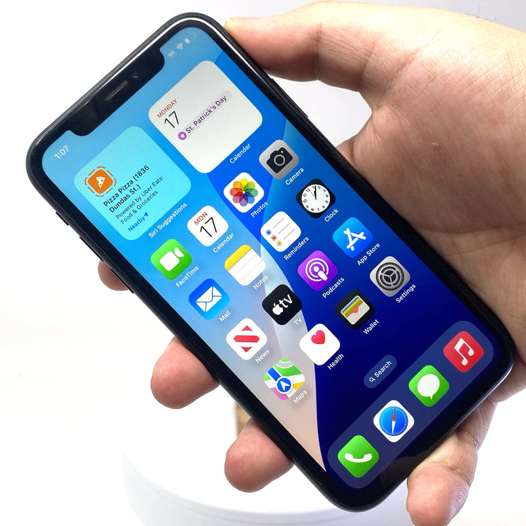 iPhone XR (2018) - 64 GB - Black - Cellular Magician Cell Phone Certified